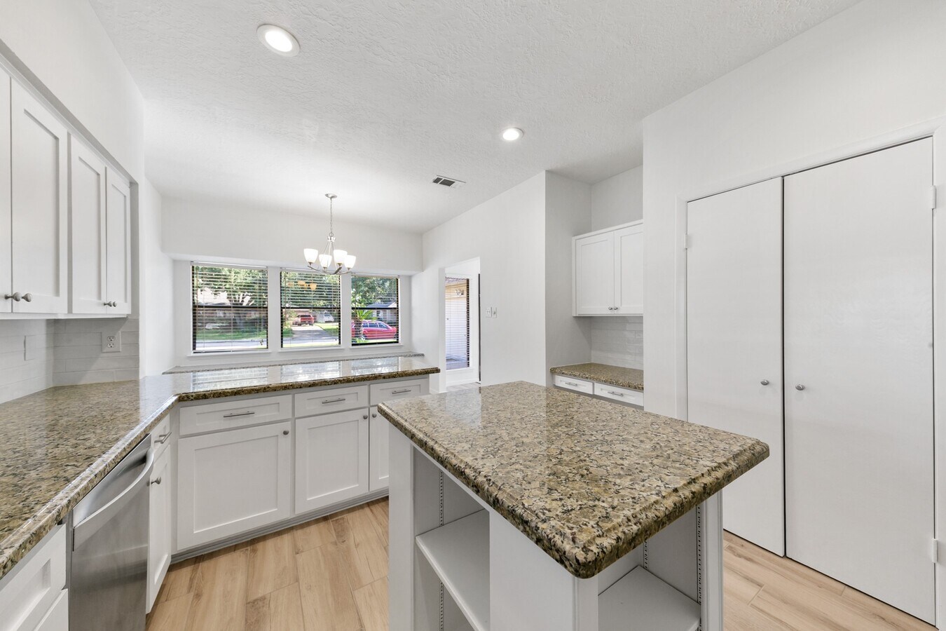 Photo - 819 Millpond Dr