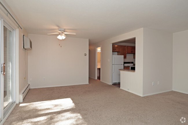 Highland Woods Towers & Gardens Apartments For Rent in Warrensville ...