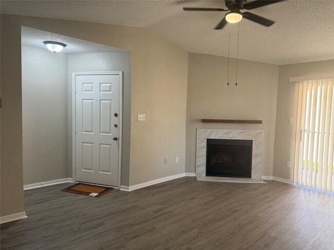 Photo - 2121 Hepburn St Unit 616