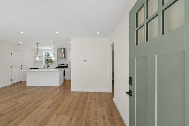 Photo - 8 Corte Dorado