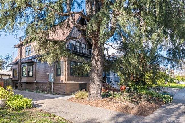 Photo - 857 Laurel St