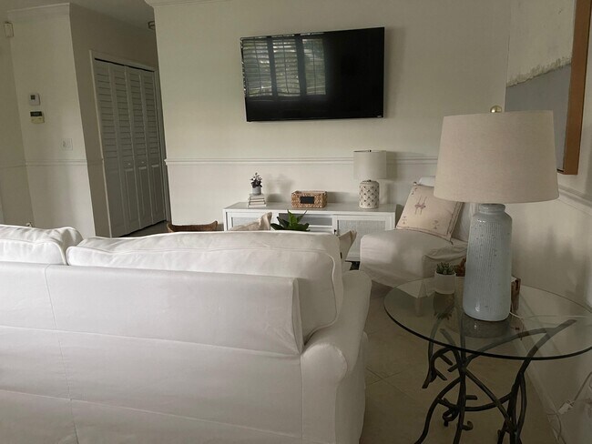 1202 Palm Trail Unit 6