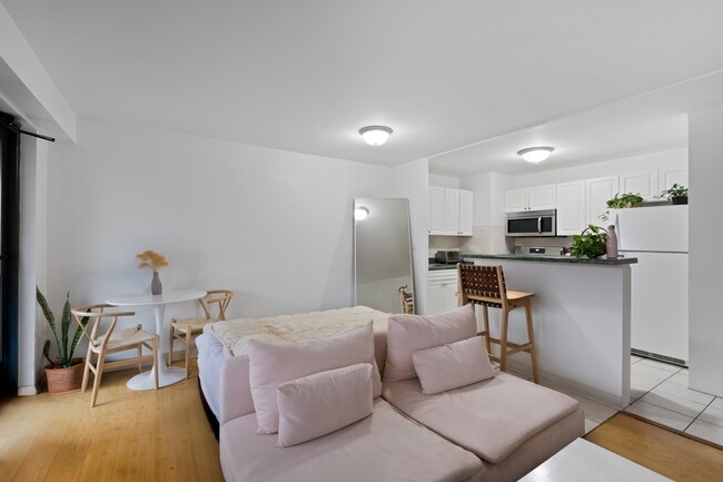 Photo - 135 Montgomery St