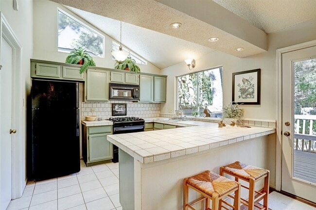 Photo - 12 Fairmeade Bend Dr