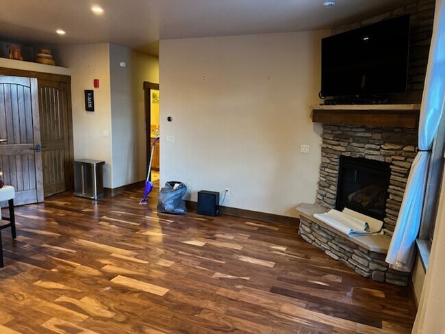 Photo - Unfurnished 2 bedroom in Frisco. Walk to Main Street! Garage and private Hot tub!