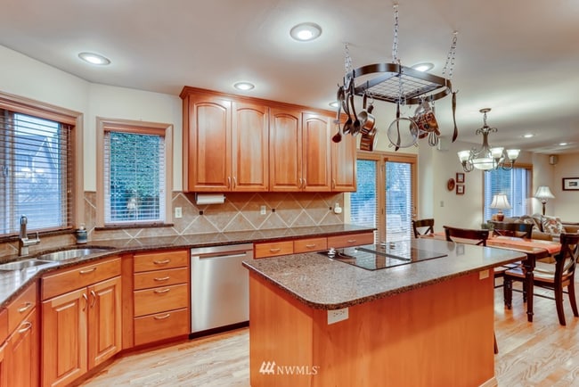 Photo - 5 bedroom + bonus room in Spring Hill neighborhood