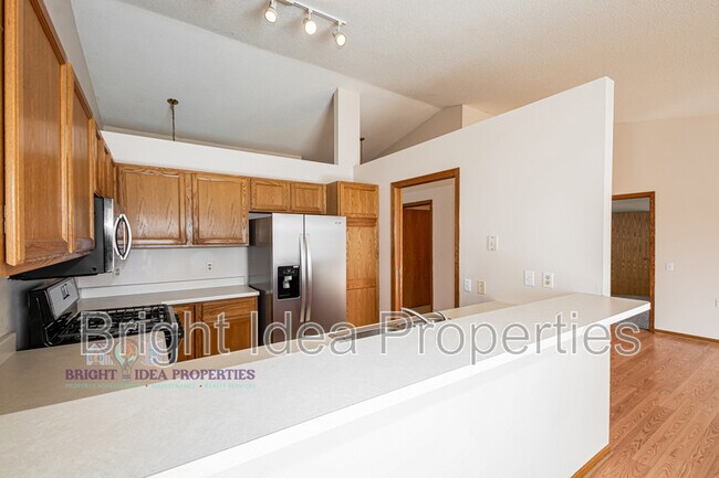 Photo - 2737 Douglas Dr N