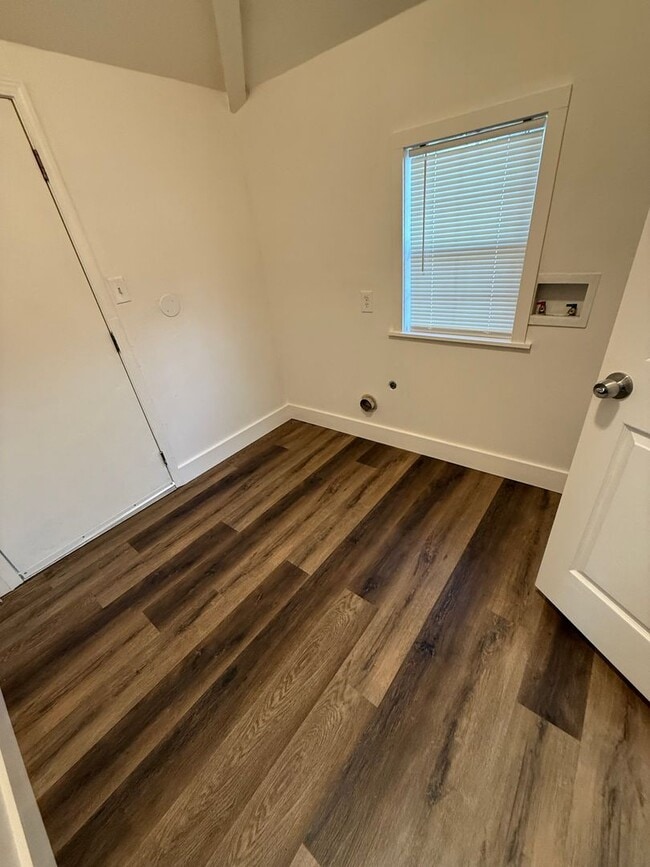 Photo - HOUSE:  3 Bed, 1 bath, Large Yard, Newly R...