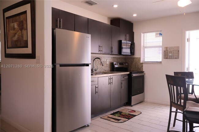 2720 NW 15th St Unit 2