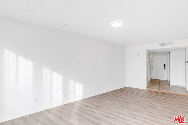 Photo - 3600 Bagley Ave Unit 112