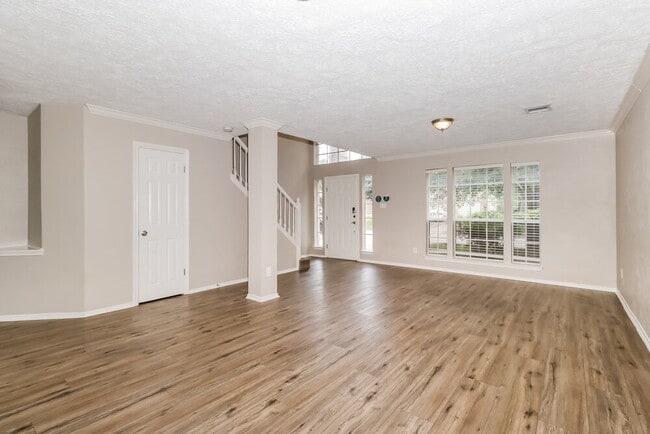 Photo - 17116 Valley Glen Rd