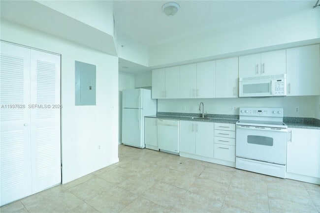 Photo - 275 NE 18th St Unidad 410