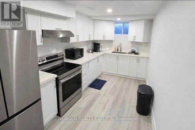 Photo - 181 Satok Crescent