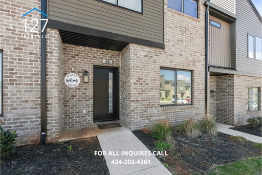 Building Photo - 3BR Townhome – Modern Amenities, Great Location!
