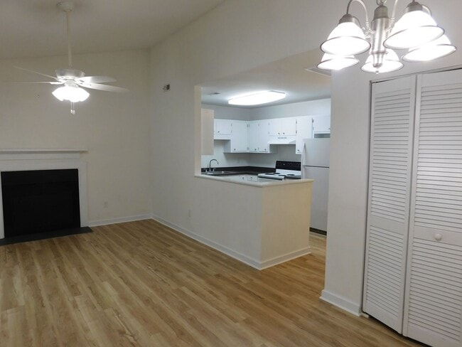 Photo - 1522 College Way