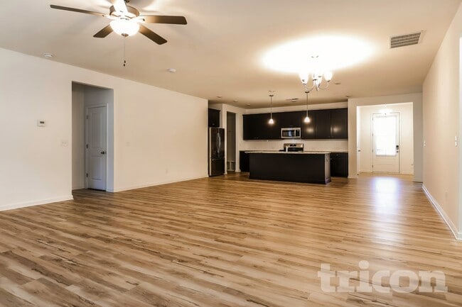 Photo - 173 Everett Sq House