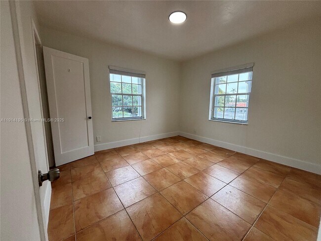 Photo - 111 SW 31st Ct Unit 2