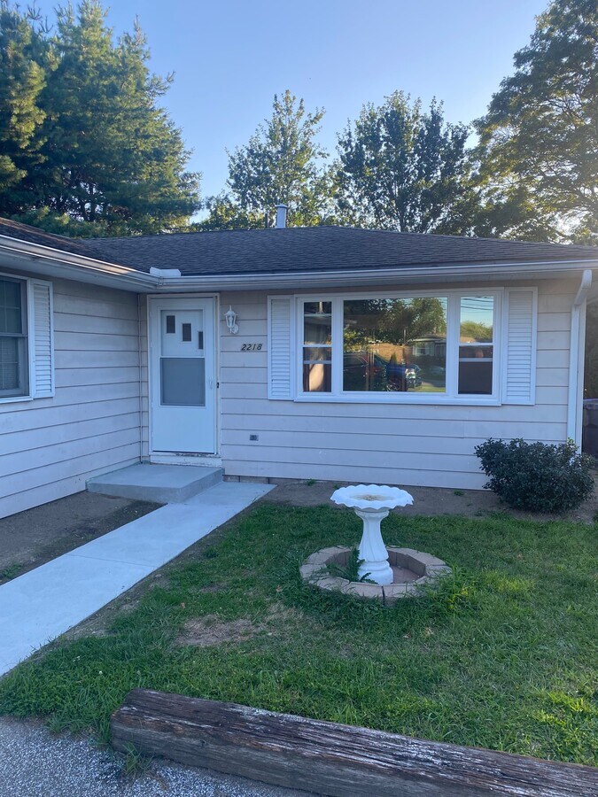 Photo - 2218 Midland Dr