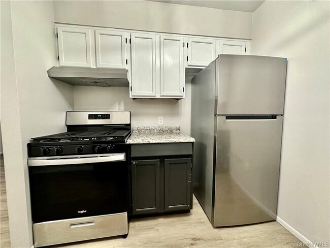 Building Photo - 13-19-19 Cole St Unit B14