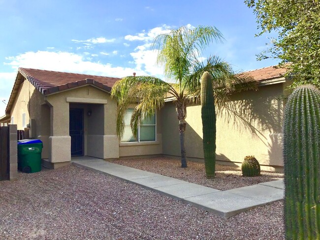 Charming clean 3Bd/2bath + Den, finished b... - Charming clean 3Bd/2bath + Den, finished b... Casa