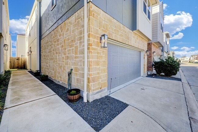 Photo - 3111 Planters Peak Dr