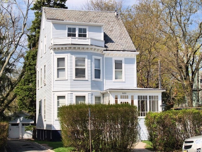 Building Photo - 680 Bloomfield Ave Unit First Rental