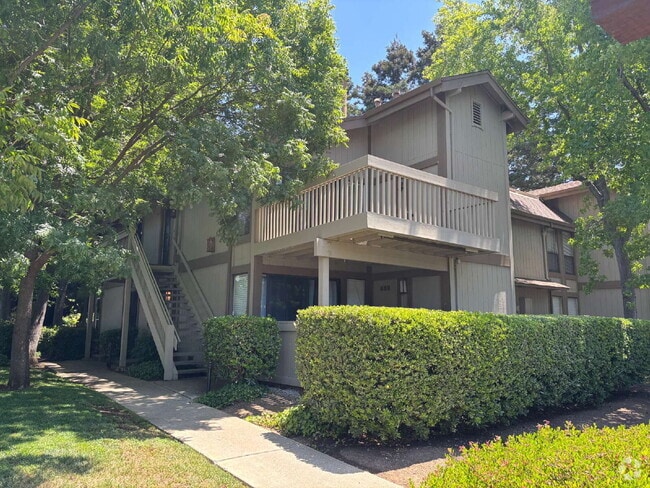 Building Photo - 1544 Bailey Rd Unit Apt. 10