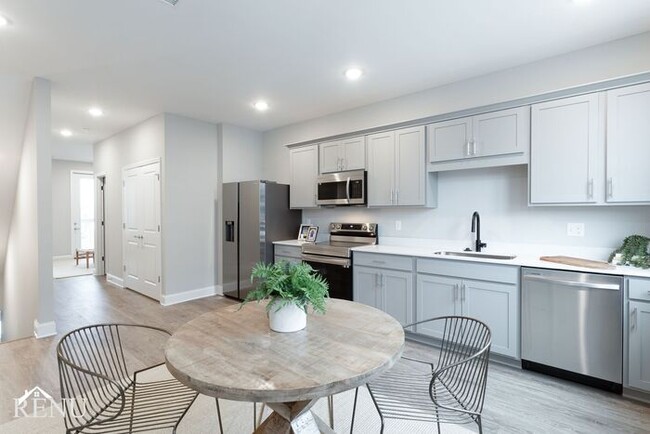 Photo - 2322 E 18th St Pl