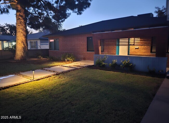 Photo - 1520 W Berridge Ln