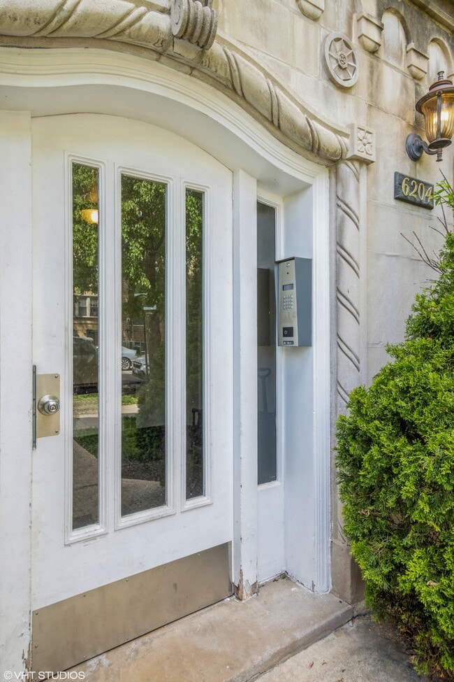 Photo - 6204 N Claremont Ave Unidad 3