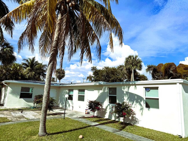 Building Photo - 121 S Lake Dr Rental