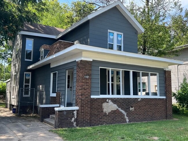 Building Photo - 1107 N Orange St Rental