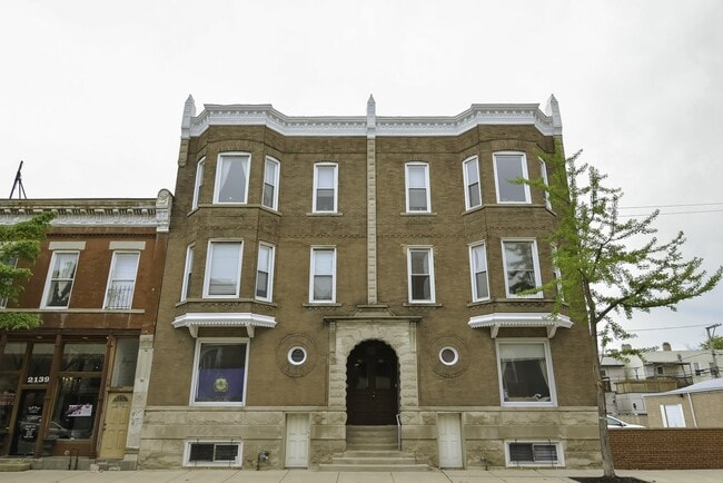 Building Photo - 2145 W Chicago Ave Rental