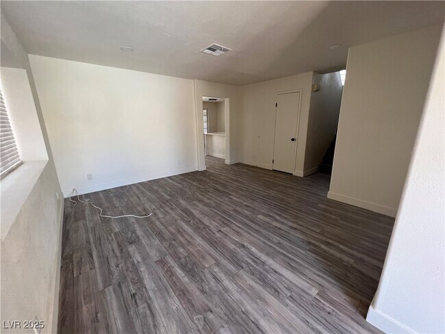 Photo - 2805 Willow Wind