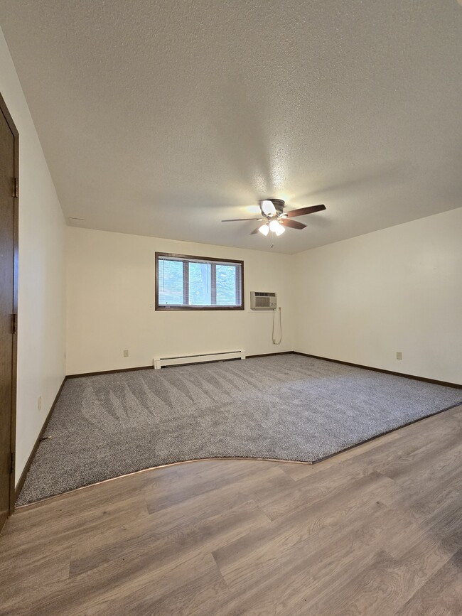 Remodeled 2-Bed, Available Sept
