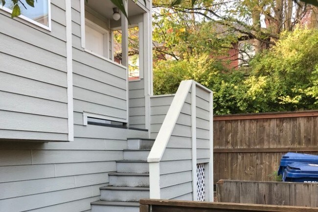 Photo - 1015 E Jefferson St Unit A