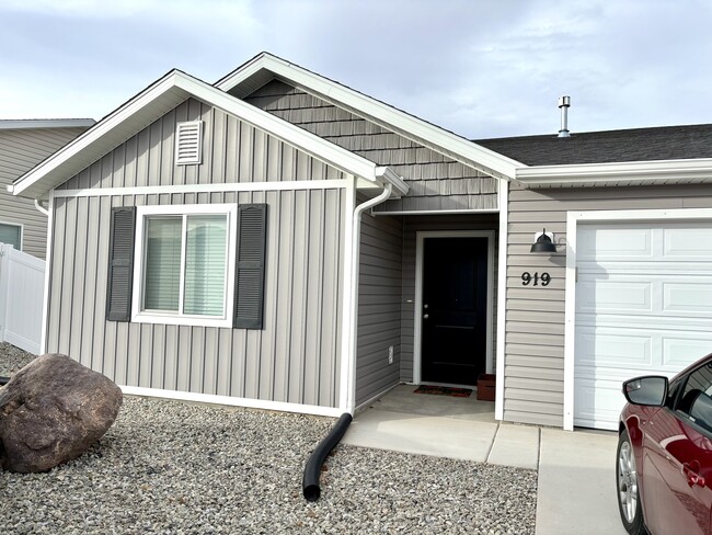 Building Photo - 919 Ironwood Dr