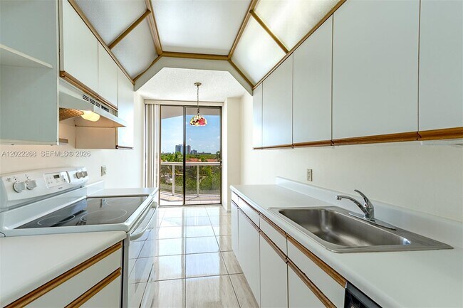 Photo - 3610 Yacht Club Dr Unit 511
