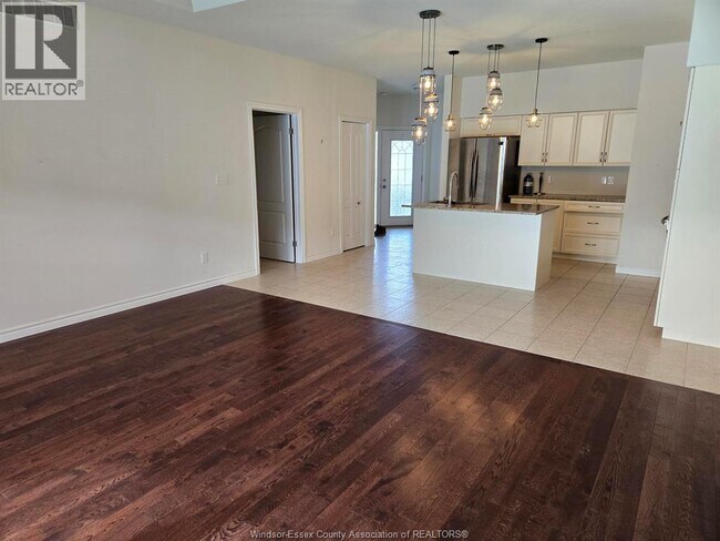 Photo - 6085 Livingstone St