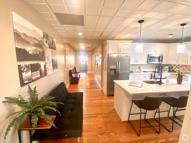 Building Photo - 208 Walnut St Unit LUXE L'Burg Loft