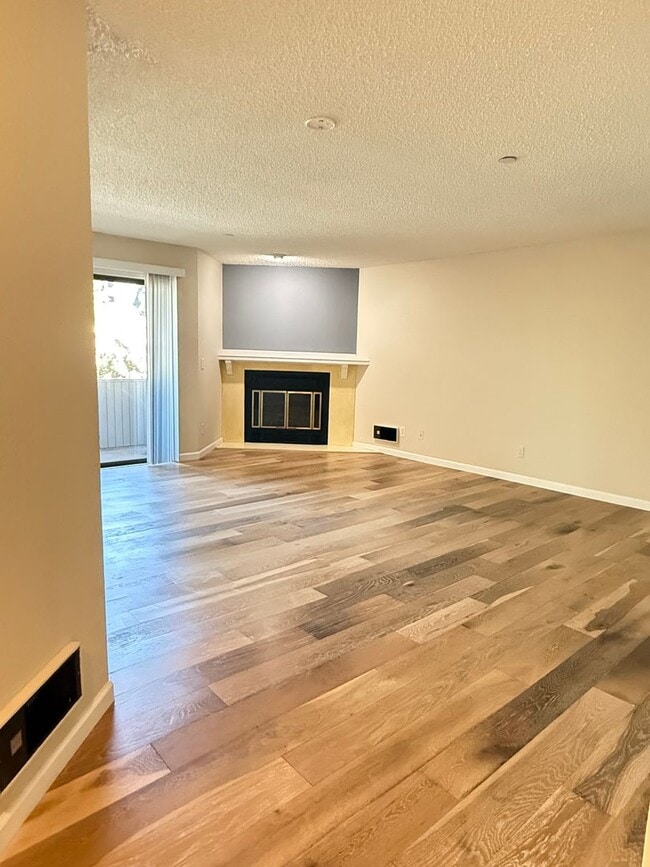 Photo - Well Maintained 2BD/2BTH Lynnwood Condo for Lease in Gated Community!