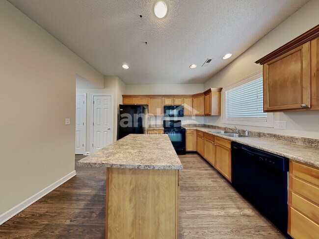 Photo - 5916 Minden Dr