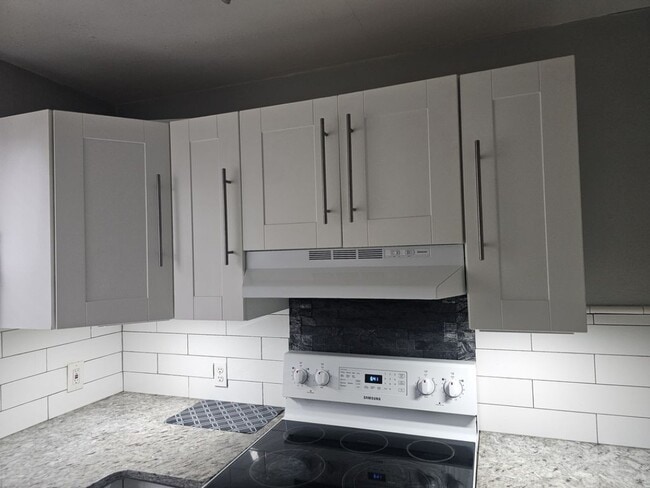Building Photo - 876 Windermere Ave Unit 2nd Floor