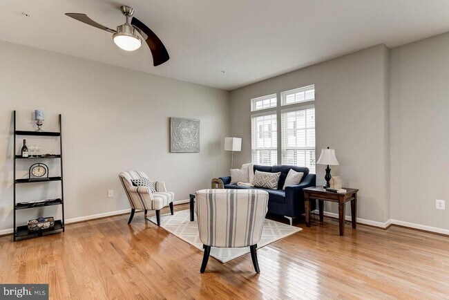Photo - 1739 Theale Way
