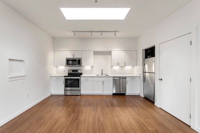 1BR, 1BA - 774SF - Kitchen