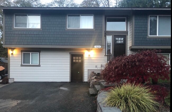 Quite neighborhood - 5123 Monticello Dr. Unit B