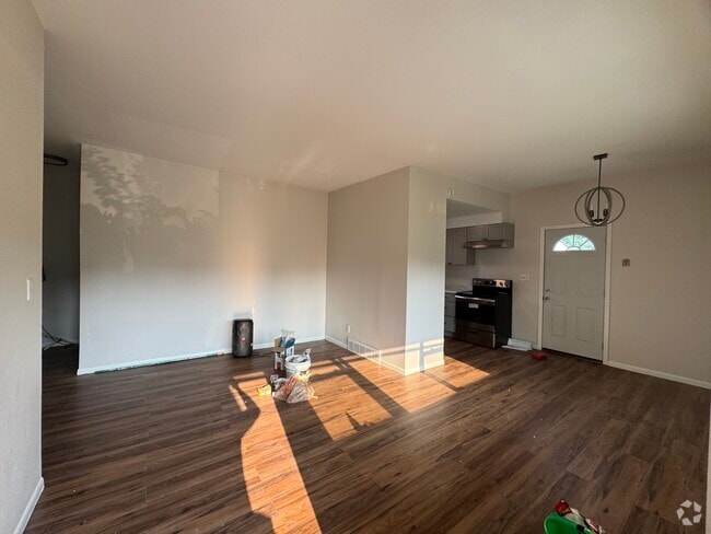 Building Photo - 921 S 16th St Unit 921 Lower Rental