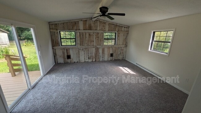 Photo - 277 Wood St