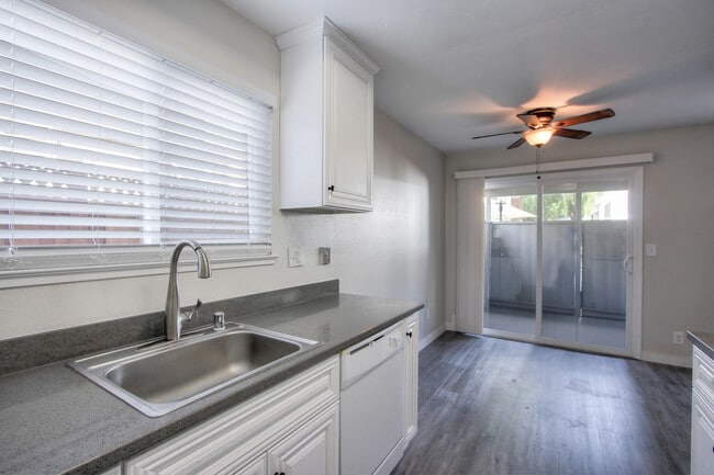 Kitchen View - Four Twenty Union Apartments
