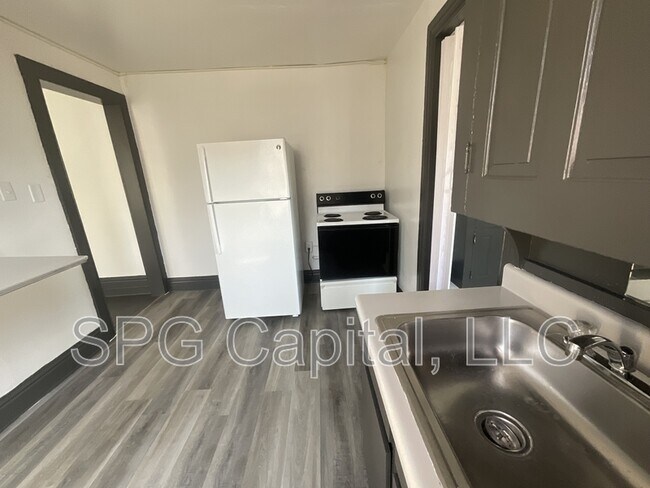 Photo - 1042 W Market St